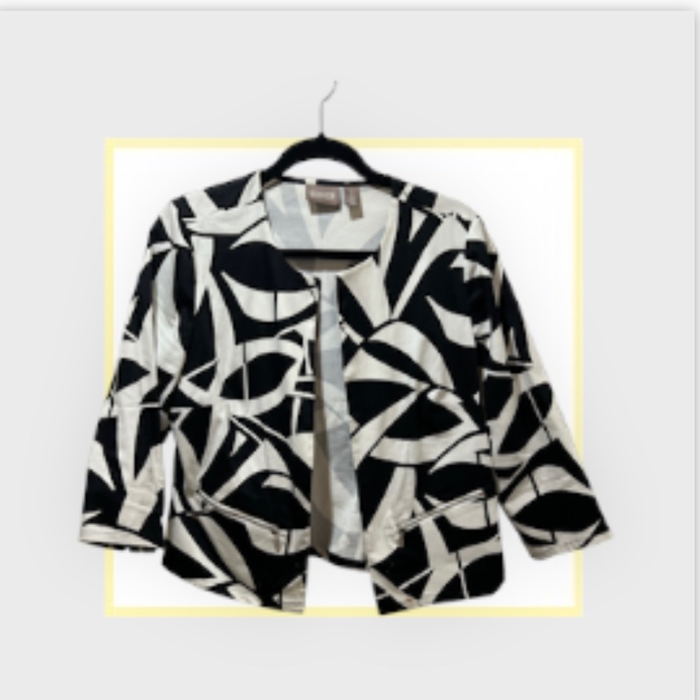 ❤️❤️Most versatile light weight black and white Chico’s jacket ever.  Size 1 ❤️